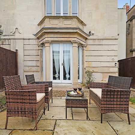 4 Bedroom Home With Garden, Game Room, Parking- Esho Stays Gloucester Dış mekan fotoğraf