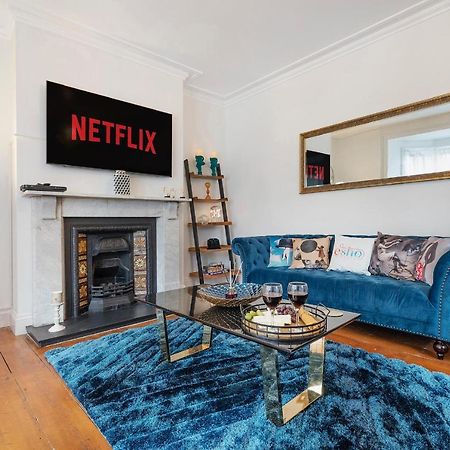 4 Bedroom Home With Garden, Game Room, Parking- Esho Stays Gloucester Dış mekan fotoğraf