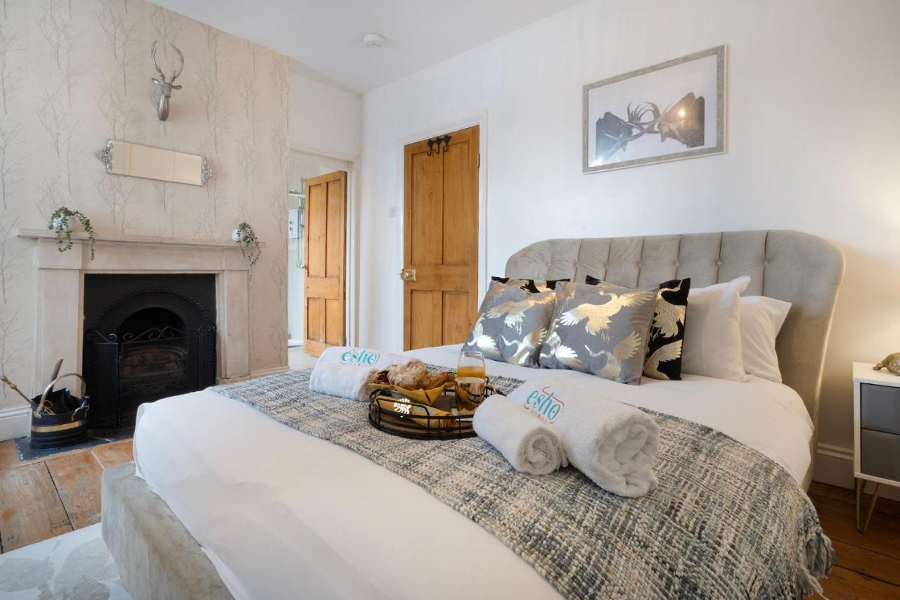 4 Bedroom Home With Garden, Game Room, Parking- Esho Stays Gloucester Dış mekan fotoğraf