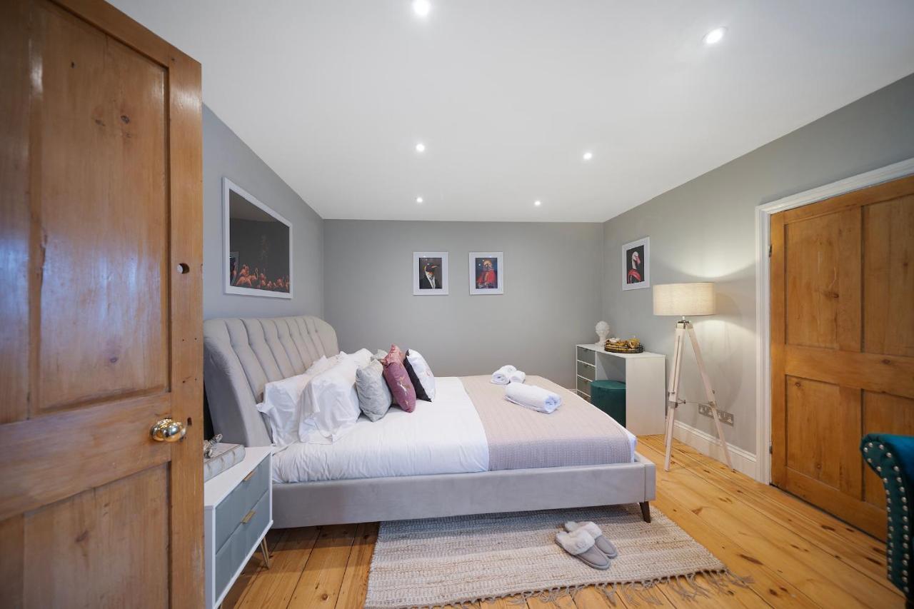 4 Bedroom Home With Garden, Game Room, Parking- Esho Stays Gloucester Dış mekan fotoğraf