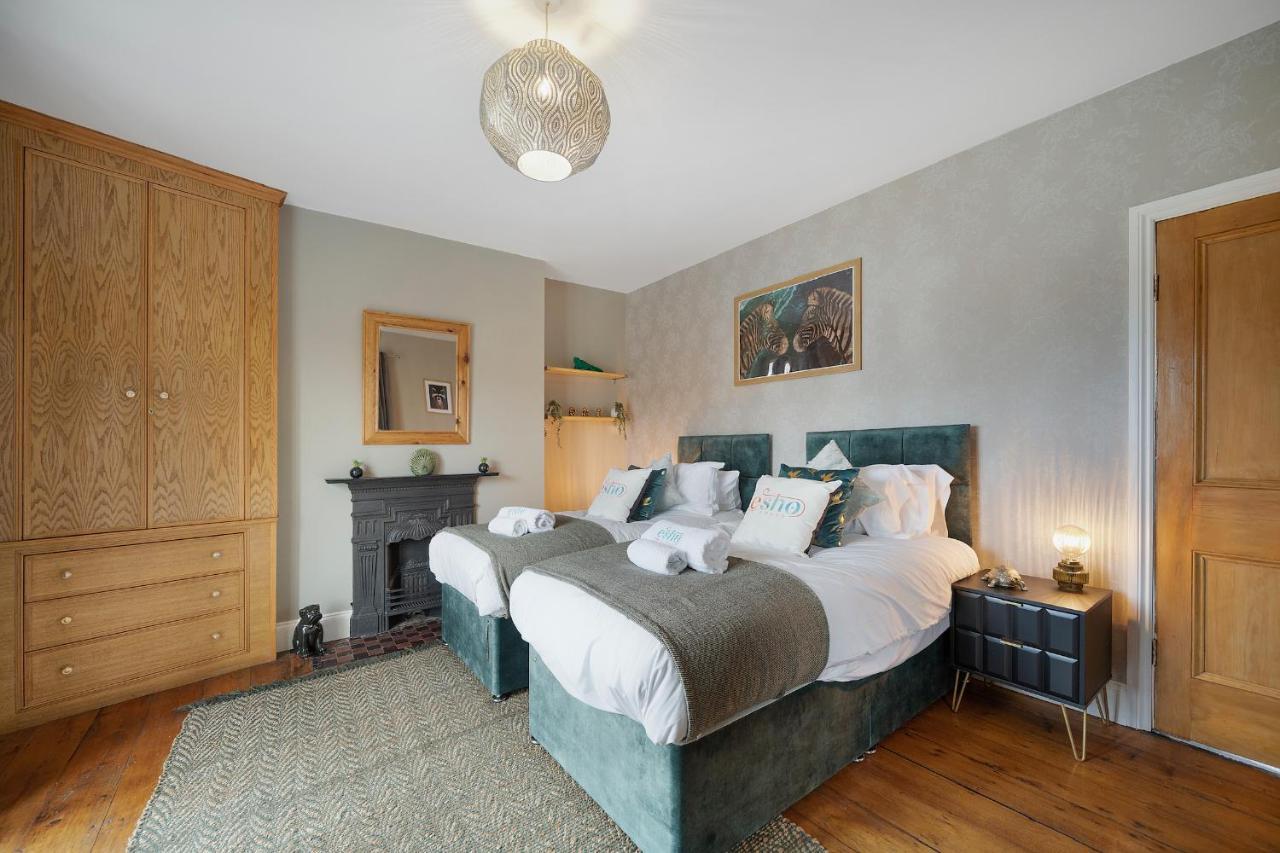 4 Bedroom Home With Garden, Game Room, Parking- Esho Stays Gloucester Dış mekan fotoğraf