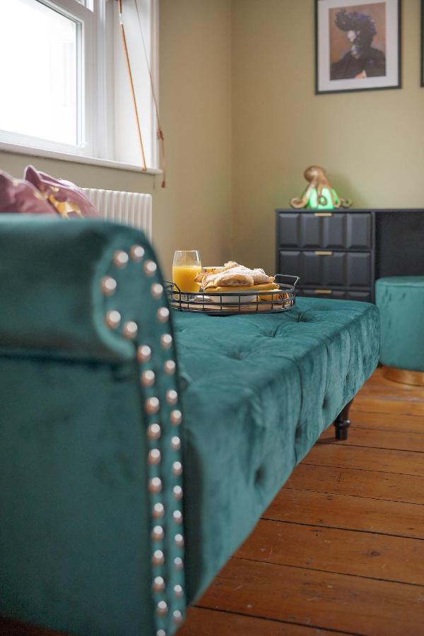 4 Bedroom Home With Garden, Game Room, Parking- Esho Stays Gloucester Dış mekan fotoğraf