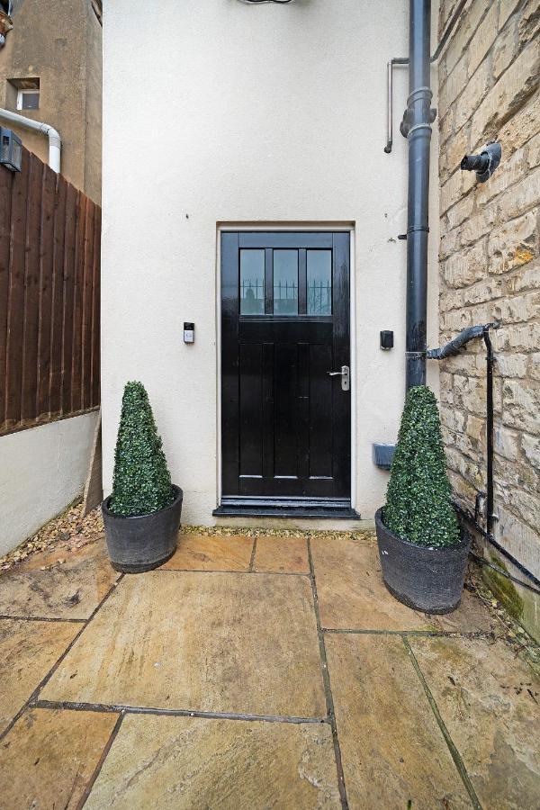 4 Bedroom Home With Garden, Game Room, Parking- Esho Stays Gloucester Dış mekan fotoğraf