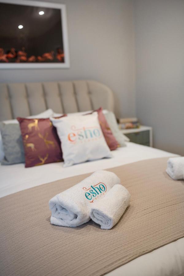 4 Bedroom Home With Garden, Game Room, Parking- Esho Stays Gloucester Dış mekan fotoğraf