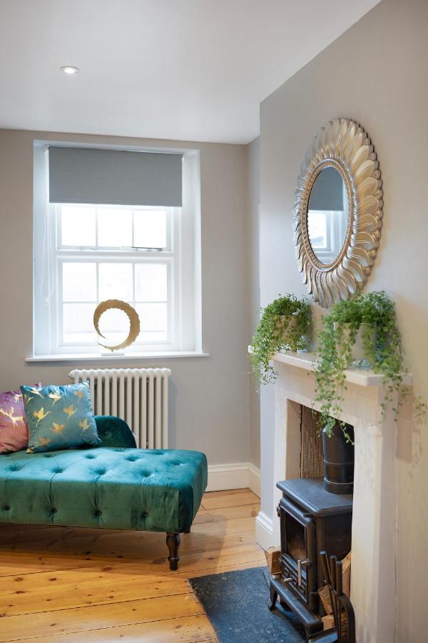 4 Bedroom Home With Garden, Game Room, Parking- Esho Stays Gloucester Dış mekan fotoğraf
