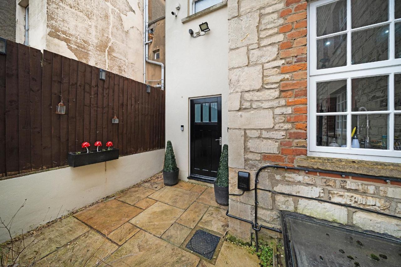 4 Bedroom Home With Garden, Game Room, Parking- Esho Stays Gloucester Dış mekan fotoğraf