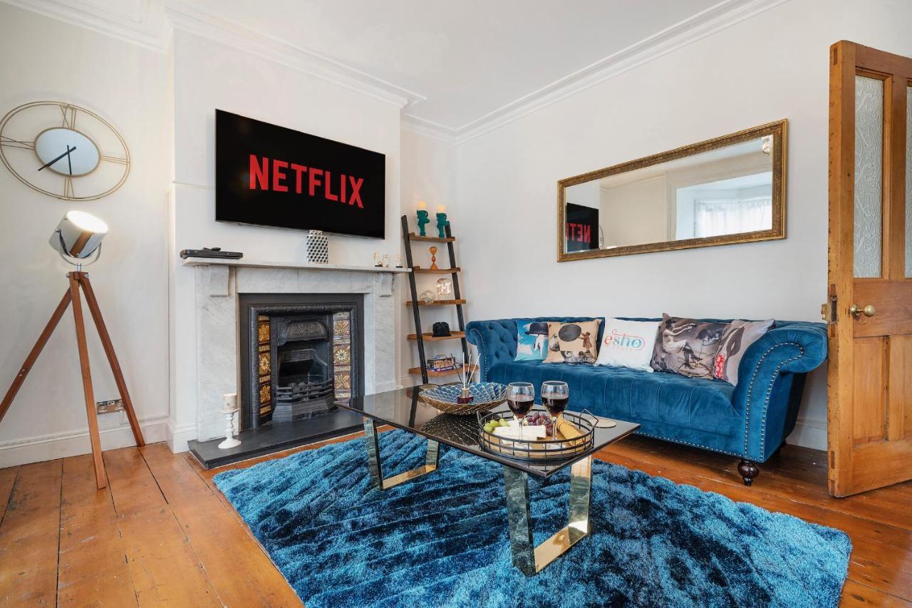 4 Bedroom Home With Garden, Game Room, Parking- Esho Stays Gloucester Dış mekan fotoğraf