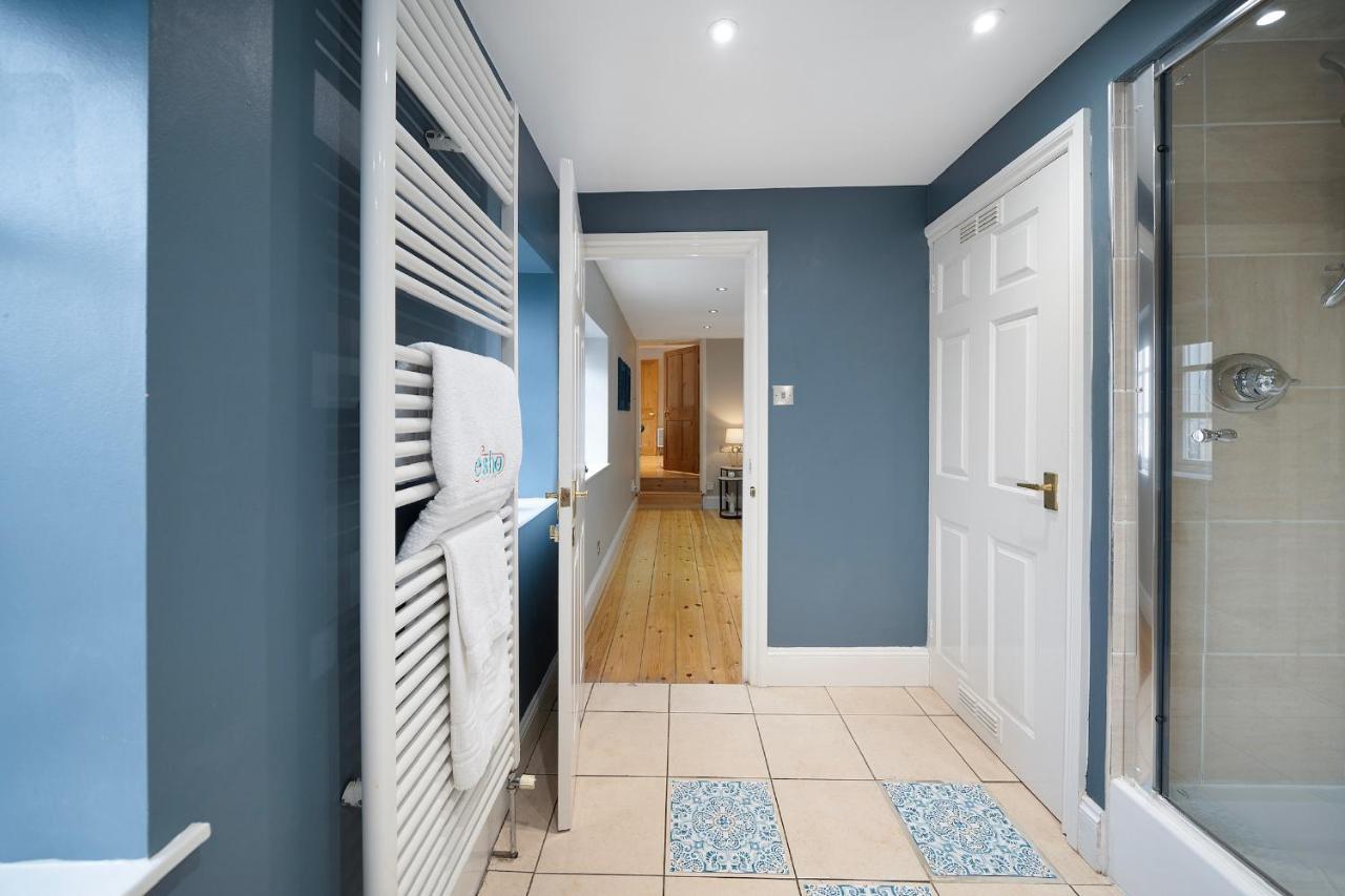 4 Bedroom Home With Garden, Game Room, Parking- Esho Stays Gloucester Dış mekan fotoğraf
