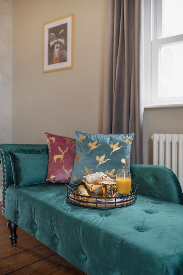4 Bedroom Home With Garden, Game Room, Parking- Esho Stays Gloucester Dış mekan fotoğraf