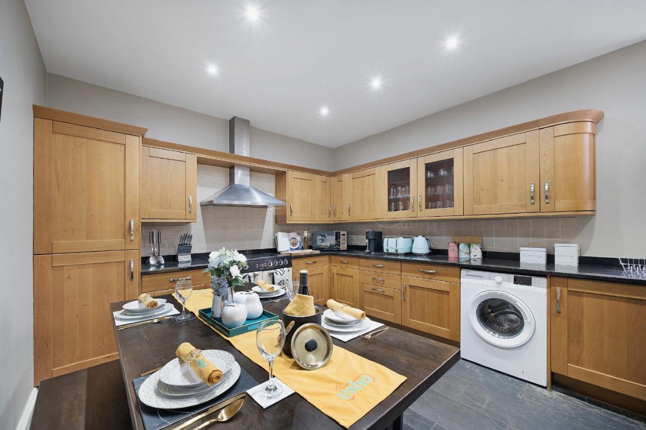 4 Bedroom Home With Garden, Game Room, Parking- Esho Stays Gloucester Dış mekan fotoğraf