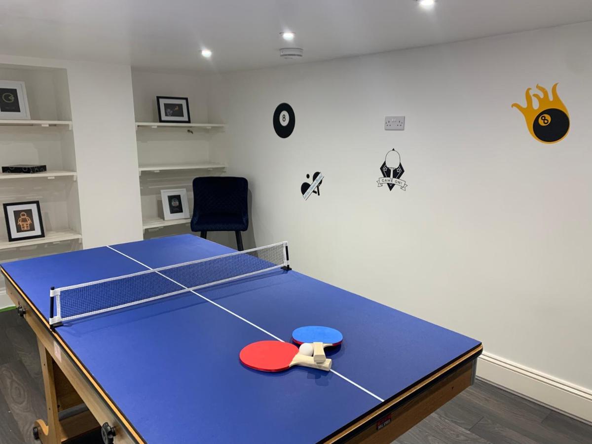 4 Bedroom Home With Garden, Game Room, Parking- Esho Stays Gloucester Dış mekan fotoğraf